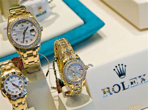 rolex originale vs falso|missing Rolex moniker.